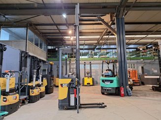 Stand-on pallet stacker Caterpillar NSR16N
