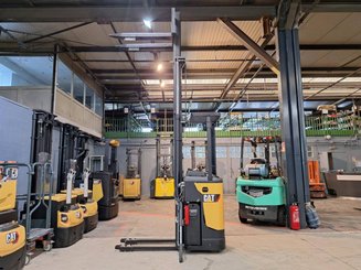 Stand-on pallet stacker Caterpillar NSR16N