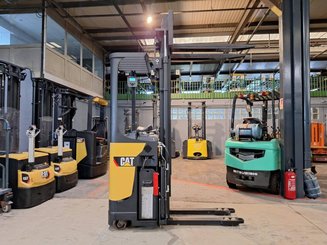 Stand-on pallet stacker Caterpillar NSR16N