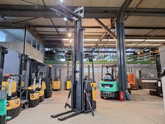Stand-on pallet stacker Caterpillar NSR16N
