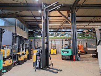 Stand-on pallet stacker Caterpillar NSR16N