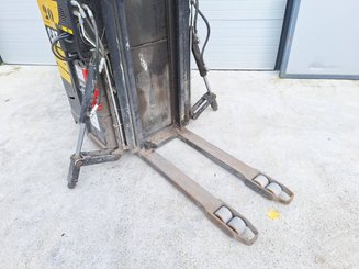 Stand-on pallet stacker Caterpillar NSR16N