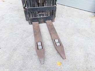 Stand-on pallet stacker Caterpillar NSR16N