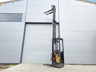 Stand-on pallet stacker Caterpillar NSR16N