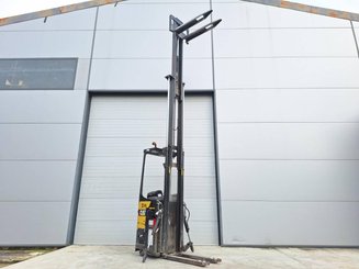 Stand-on pallet stacker Caterpillar NSR16N
