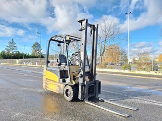 Three wheel front forklift Caterpillar EP20NT - 1