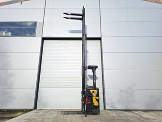 Stand-on pallet stacker Caterpillar NSR16N