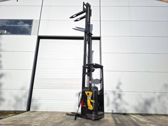 Stand-on pallet stacker Caterpillar NSR16N