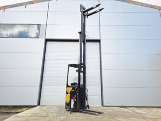 Stand-on pallet stacker Caterpillar NSR16N