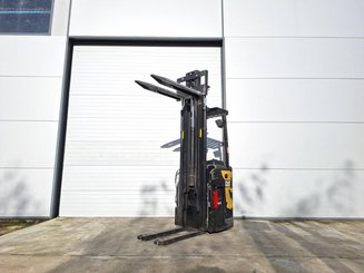 Stand-on pallet stacker Caterpillar NSR16N