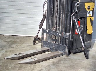 Stand-on pallet stacker Caterpillar NSR16N