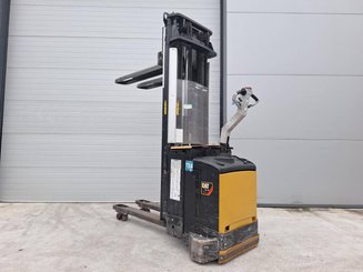 Pedestrian pallet stacker Caterpillar NSV16Ni