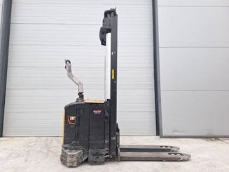 Pedestrian pallet stacker Caterpillar NSV16Ni