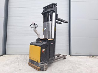 Pedestrian pallet stacker Caterpillar NSV16Ni