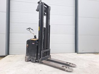 Pedestrian pallet stacker Caterpillar NSV16Ni