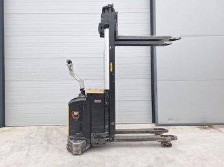 Pedestrian pallet stacker Caterpillar NSV16Ni
