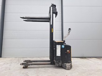 Pedestrian pallet stacker Caterpillar NSV16Ni