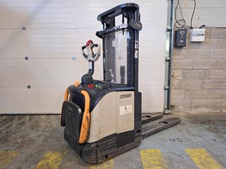 Stacker truck with folding platform Crown ET4000-1.4 - 4