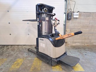 Stacker truck with folding platform Crown ET4000-1.4