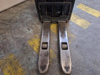 Stacker truck with folding platform Crown ET4000-1.4