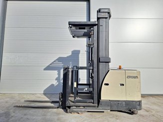 Man-up order picker Crown SP3522-1.0