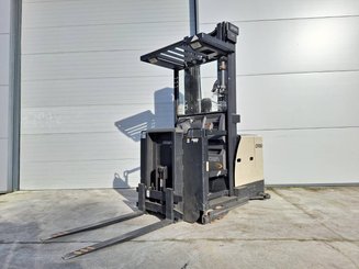 Man-up order picker Crown SP3522-1.0