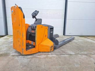 Stand-on pallet truck OMG 325P5 - 3