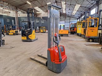 Pedestrian pallet stacker Stockman SECL1035