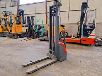 Pedestrian pallet stacker Stockman SECL1035
