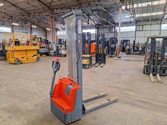 Pedestrian pallet stacker Stockman SECL1035