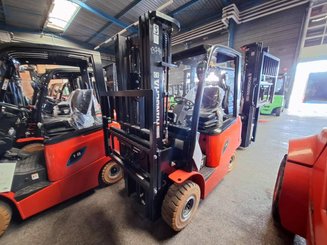 Four wheel front forklift Hangcha AE18 - 1