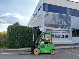 Four wheel front forklift Hangcha XC25i - 2