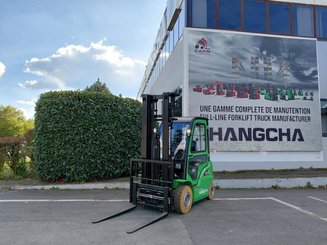 Four wheel front forklift Hangcha XC25i - 1