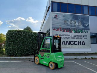 Four wheel front forklift Hangcha XC25i - 3
