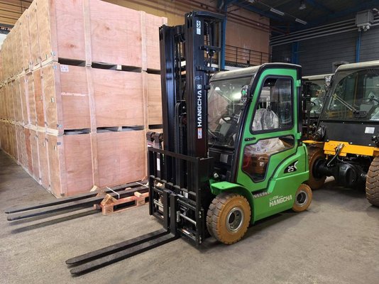 Four wheel front forklift Hangcha XC25i - 1