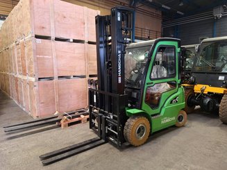 Four wheel front forklift Hangcha XC25i - 1