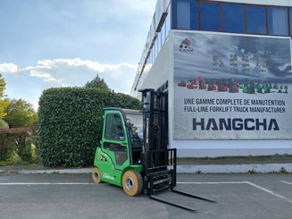 Four wheel front forklift Hangcha XC25i - 1