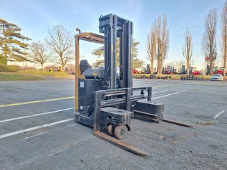 Multi-directional retractable mast reach truck Caterpillar NRM20K