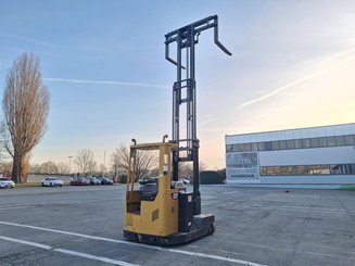 Multi-directional retractable mast reach truck Caterpillar NRM20K