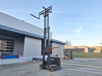 Multi-directional retractable mast reach truck Caterpillar NRM20K - 14