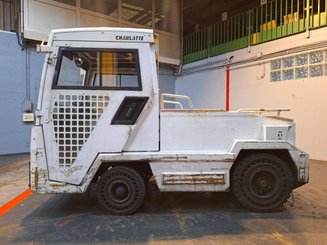 Tow tractor Charlatte T135 - 1