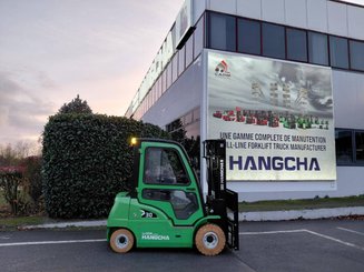 Four wheel front forklift Hangcha XC30i - 5