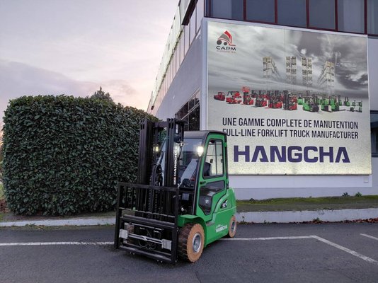 Four wheel front forklift Hangcha XC30i - 1