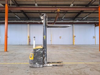Pedestrian pallet stacker Caterpillar NSP16N2