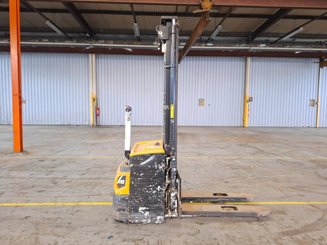 Pedestrian pallet stacker Caterpillar NSP16N2