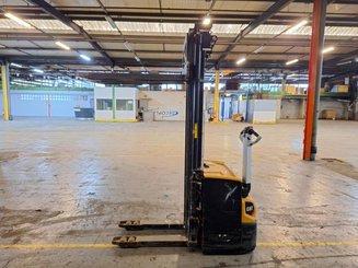 Pedestrian pallet stacker Caterpillar NSP16N2