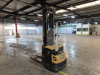 Pedestrian pallet stacker Caterpillar NSP16N2