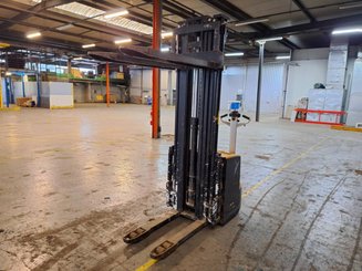 Pedestrian pallet stacker Caterpillar NSP16N2