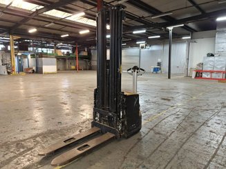 Pedestrian pallet stacker Caterpillar NSP16N2