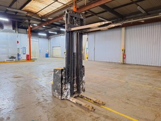 Pedestrian pallet stacker Caterpillar NSP16N2